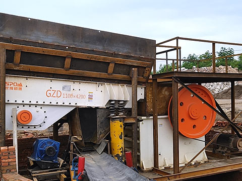 河北唐山鹅卵石破碎生产线现场