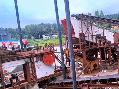 湖北客户颚式破碎机生产现场