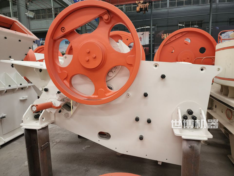 SC颚式破碎机车间