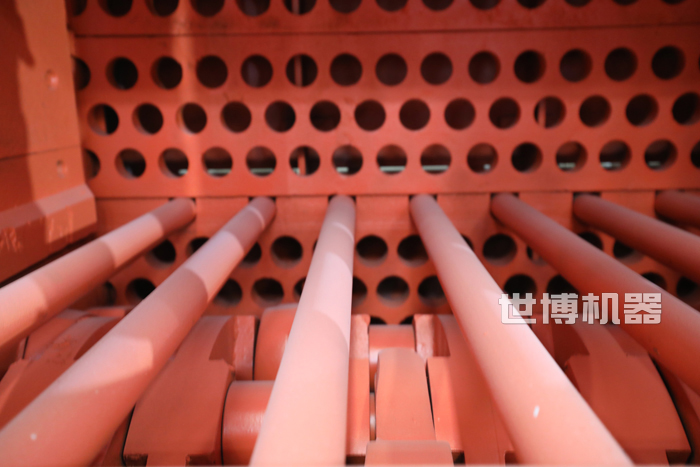 箱式破碎机内部