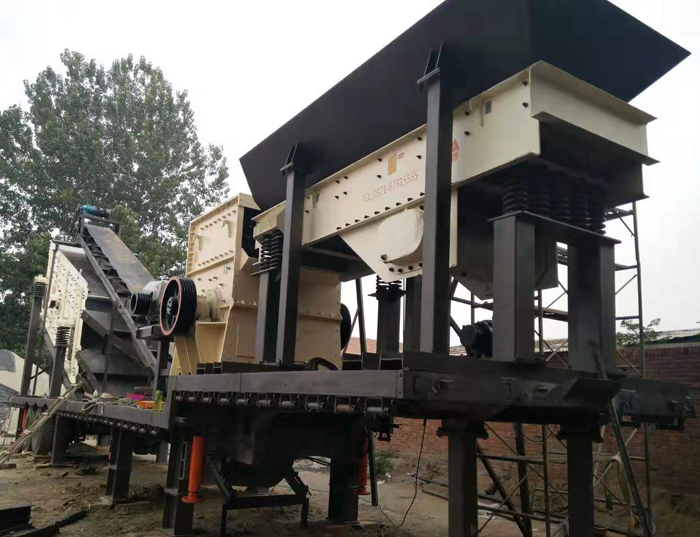 新型移动箱式破碎机