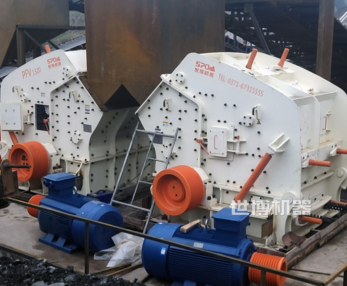 反击式破碎机安装现场