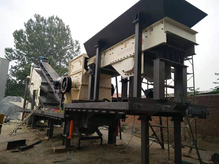 移动款箱式破碎筛分一体机