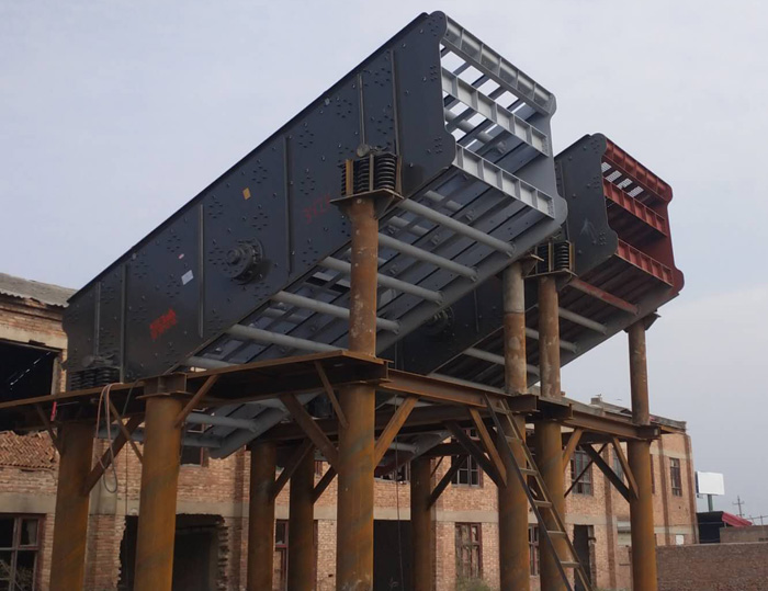 固定式双层振动筛客户现场