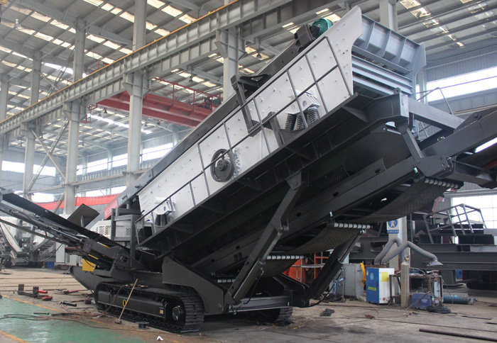 履带式双层振动筛沙机