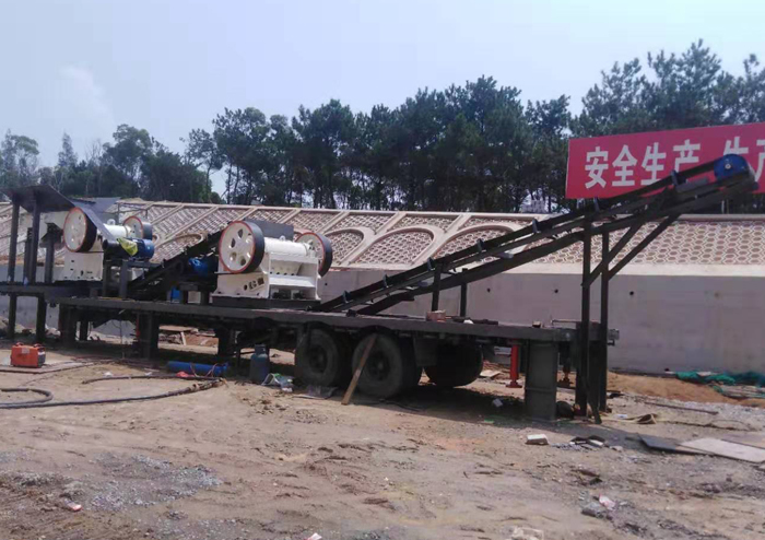 定制双颚破拖车移动破碎机