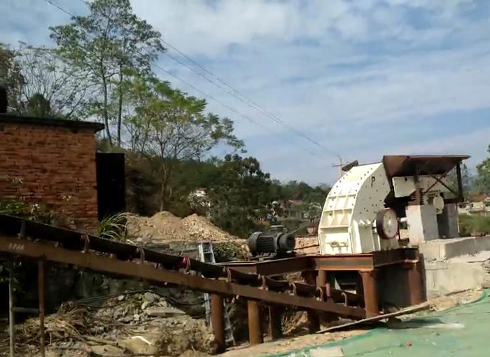 86锤破机工作现场