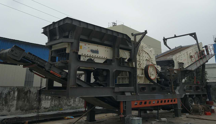 移动大口反击破碎筛分一体机