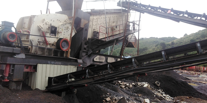 轮胎式大口反击破碎站碎煤现场