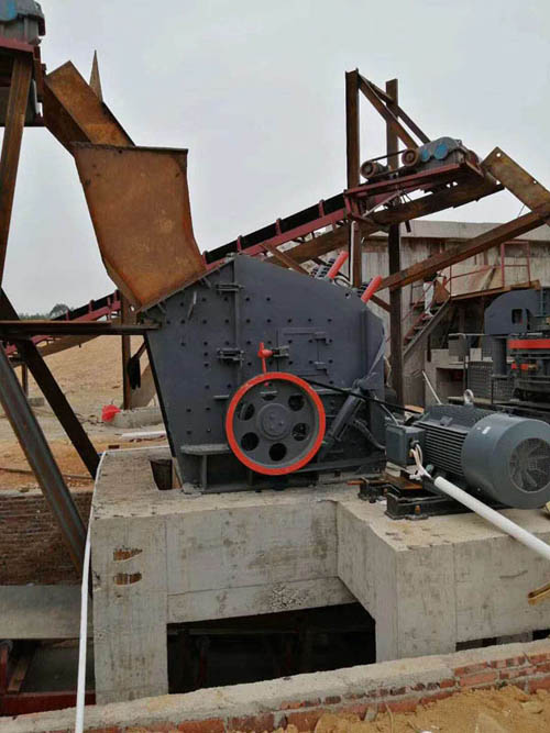 欧版反击式破碎机安装现场
