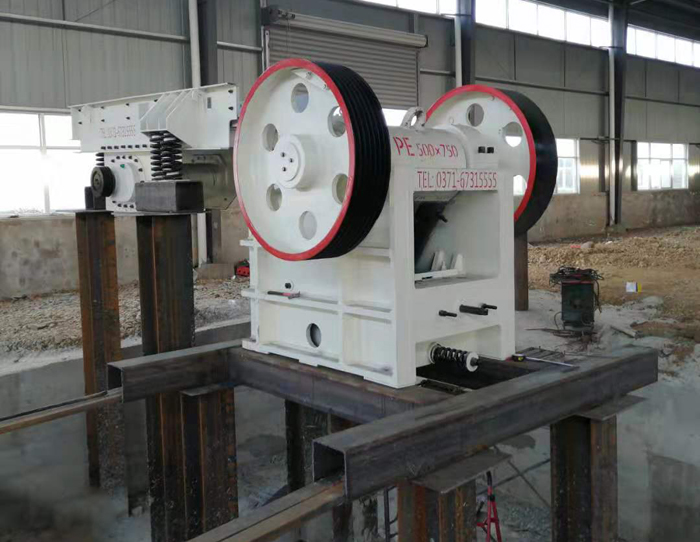 PE500*750颚破机安装现场