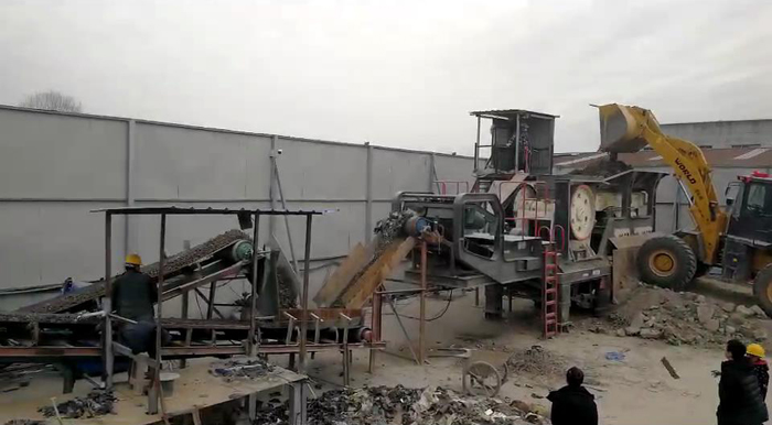 轮胎式建筑垃圾破碎站