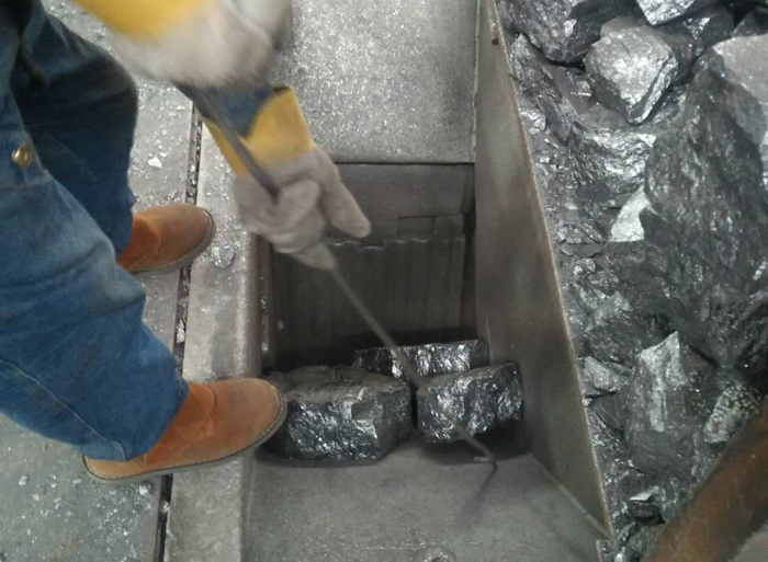 颚破碎煤机进料口