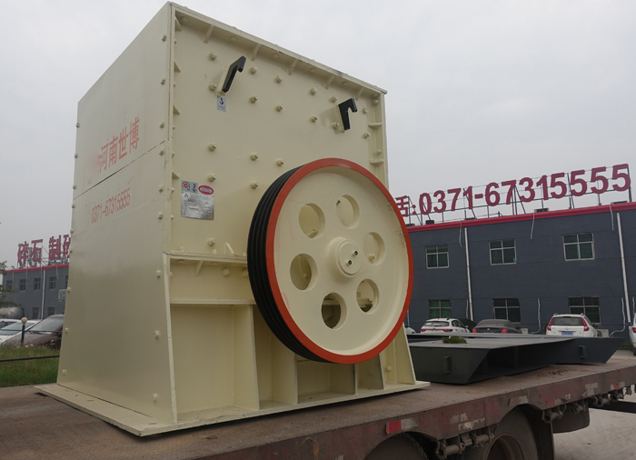 方箱式破碎机发货了