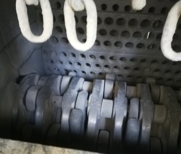 方箱破碎机内部破碎锤