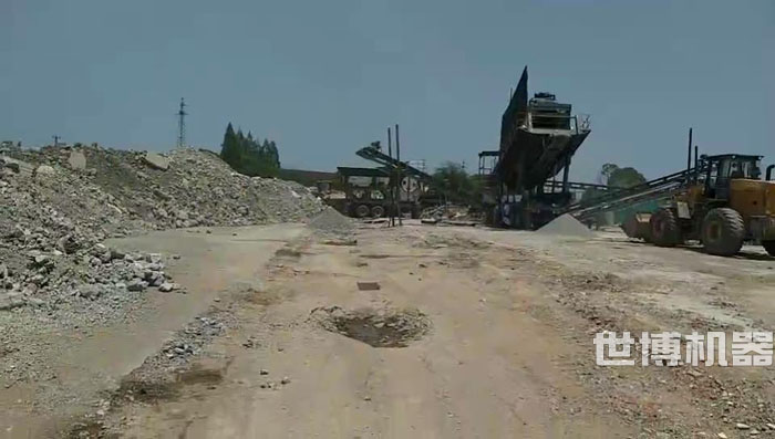 建筑垃圾混凝土粉碎机工作现场