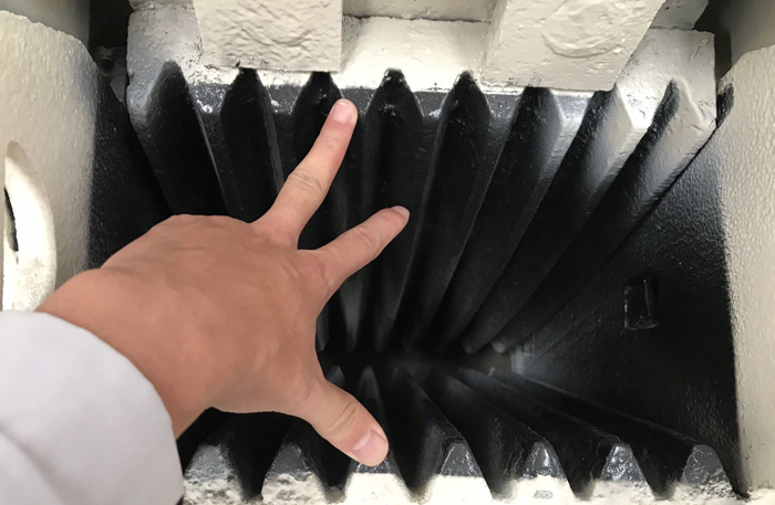 PE250×400颚破进料口