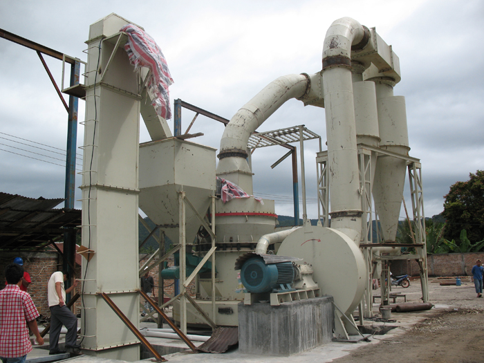 世博机器高压磨粉机安装现场