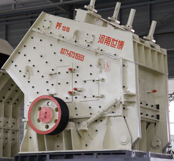 PF1315反击式破碎机安装现场