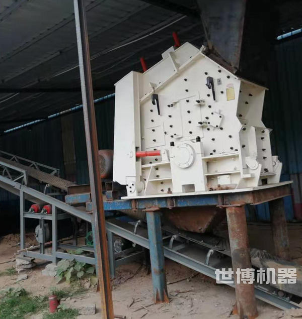 PF1010反击破碎机安装现场