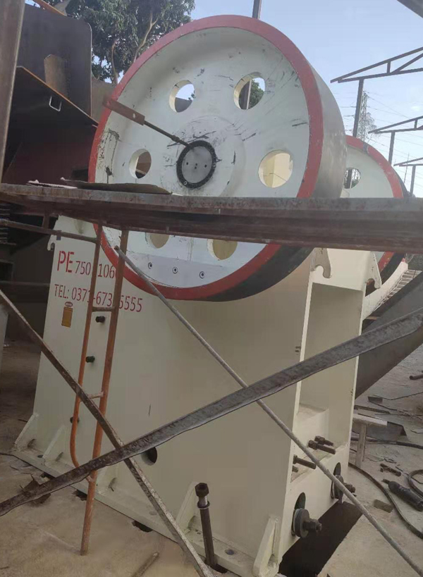 PE750*1060颚破安装现场