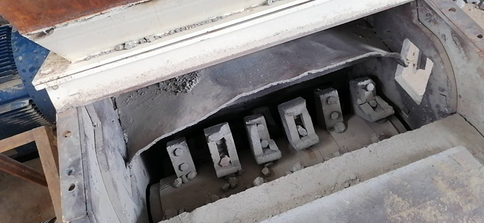 细碎机检修现场