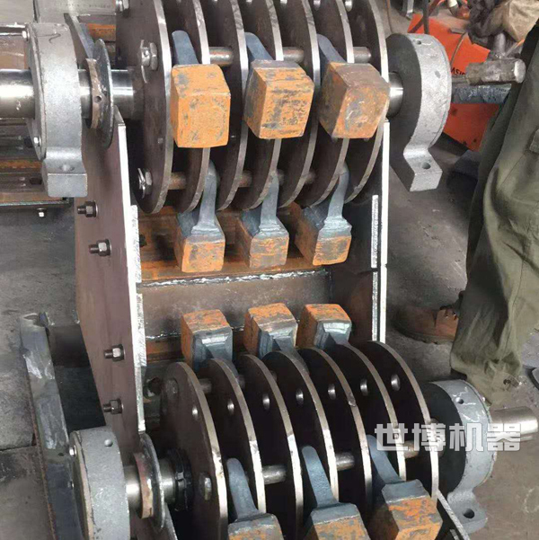 双转子锤式破碎机的内部细节