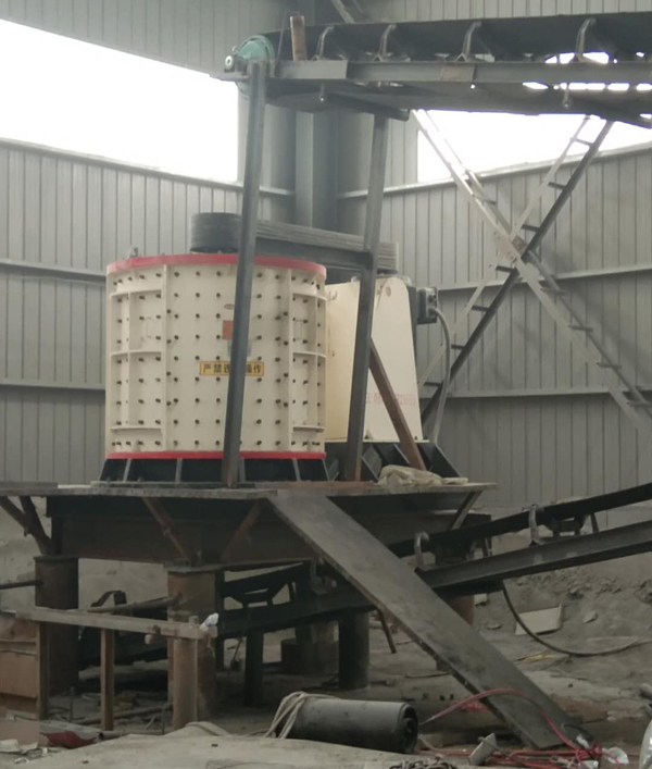 复合式破碎机安装现场