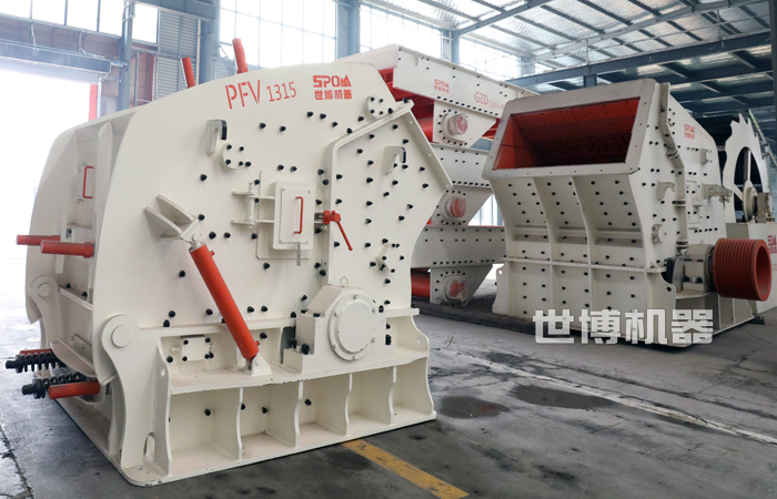 反击式破碎机生产车间