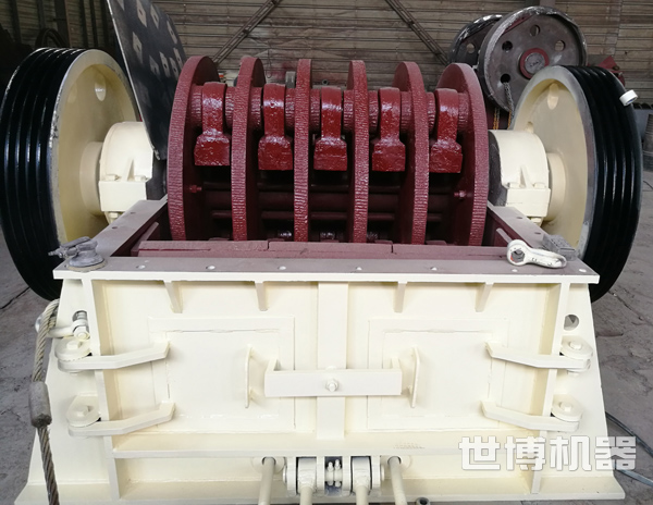 重锤式破碎机的内部