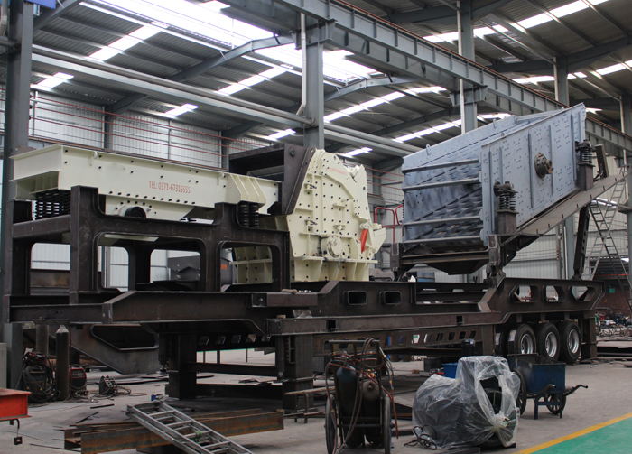 三合一移动反击破碎筛分一体机