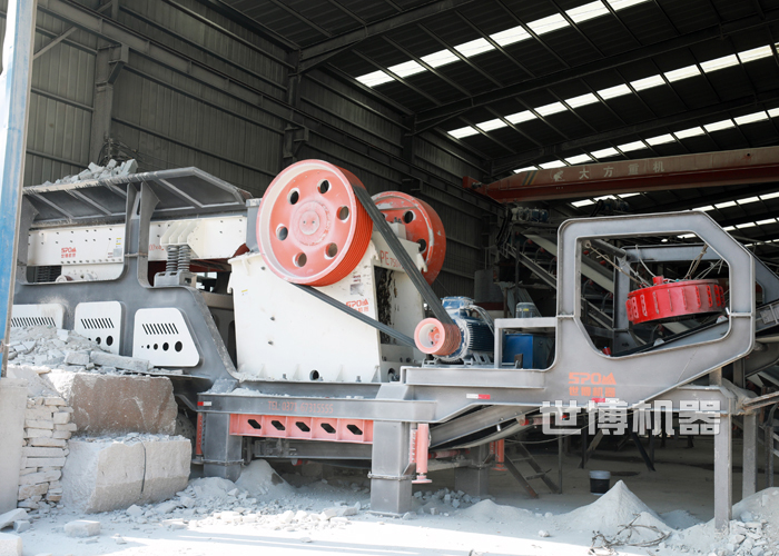 轮胎式移动颚式破碎站