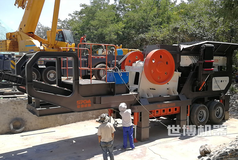 轮胎式移动破碎站