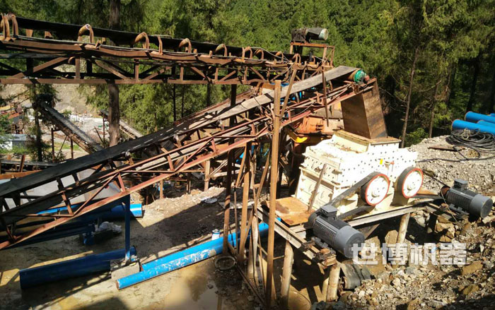 双转子制砂机的安装现场