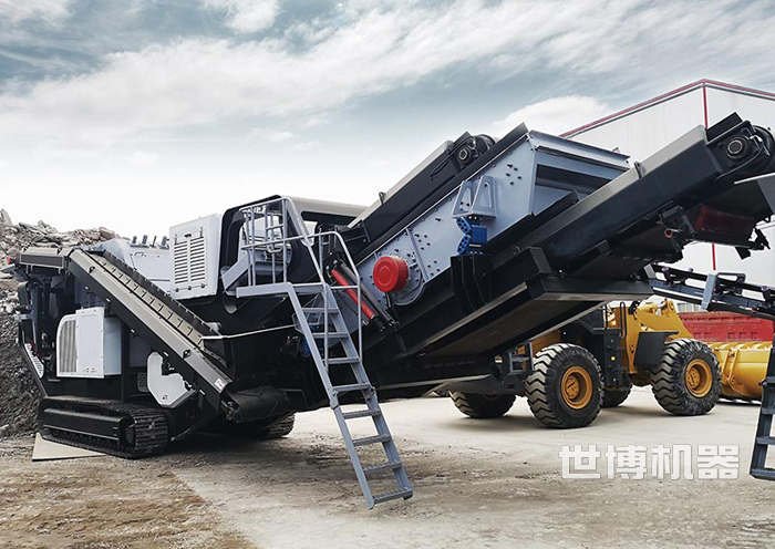 履带式建筑垃圾粉碎机工作现场