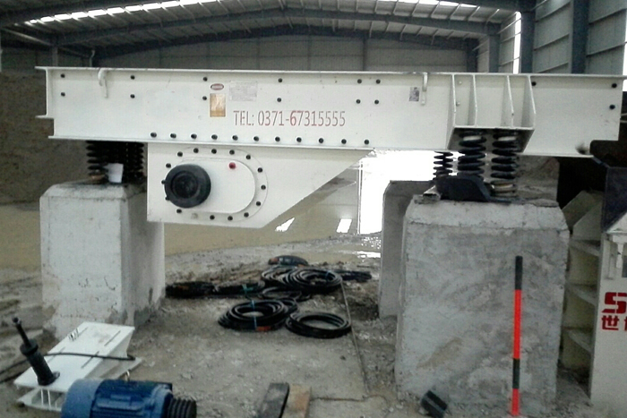 振动给料机安装现场