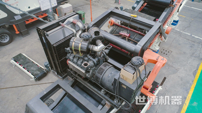 履带式柴油机主机