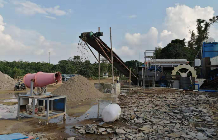 人工打沙加工现场