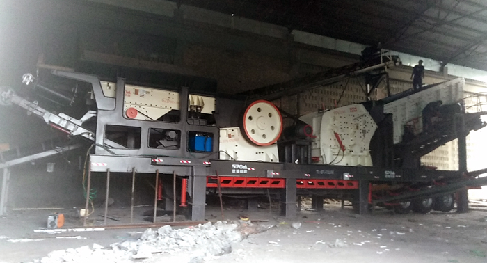 四合一破碎机移动车