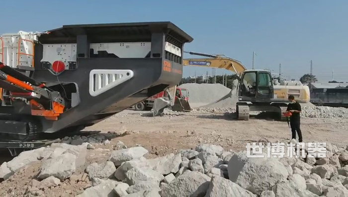 摇控控制履带破碎站开下拖车