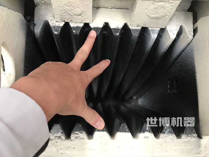 粗牙颚式破碎机进料口