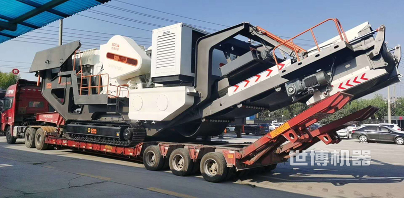 履带式碎石机发货现场