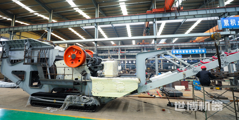 履带式移动破碎站搭载颚破