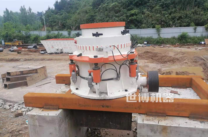 圆锥破碎机安装现场