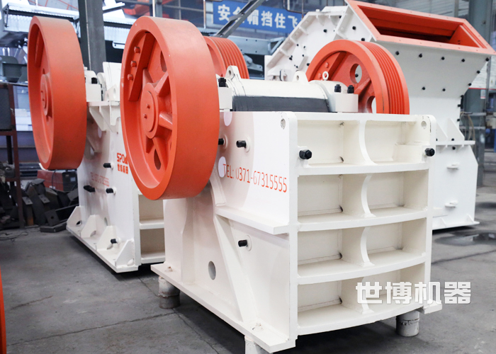 世博机器颚式破碎机生产车间