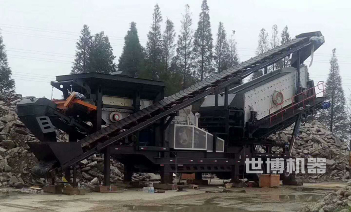 轮胎式三合一混凝土块粉碎筛分一体机