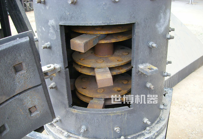 立式甩锤破碎机内部结构