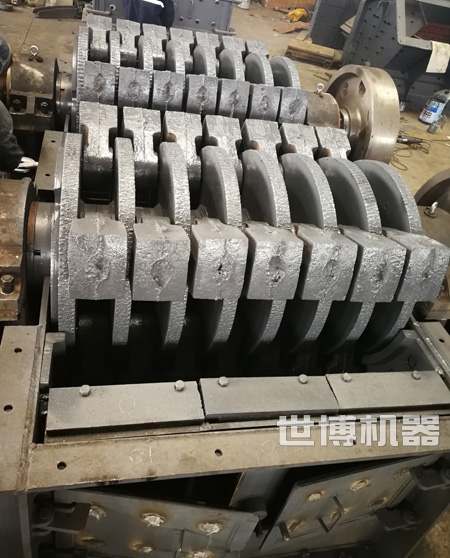 双转子锤头式破碎机内部结构