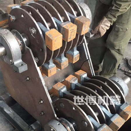 双锤式破碎机内部结构