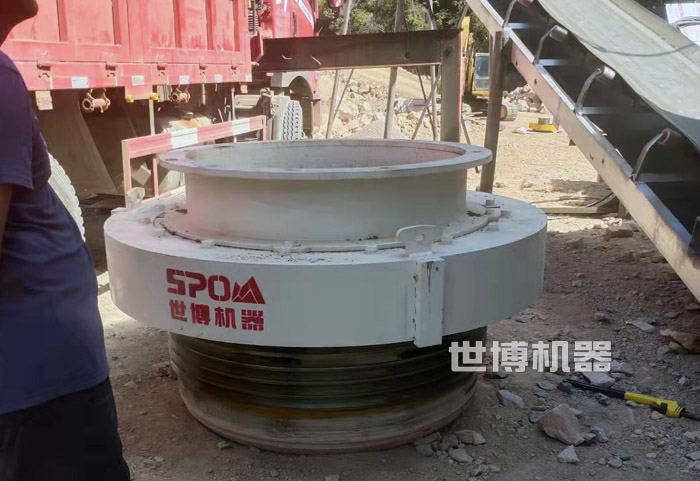 圆锥破碎机安装现场